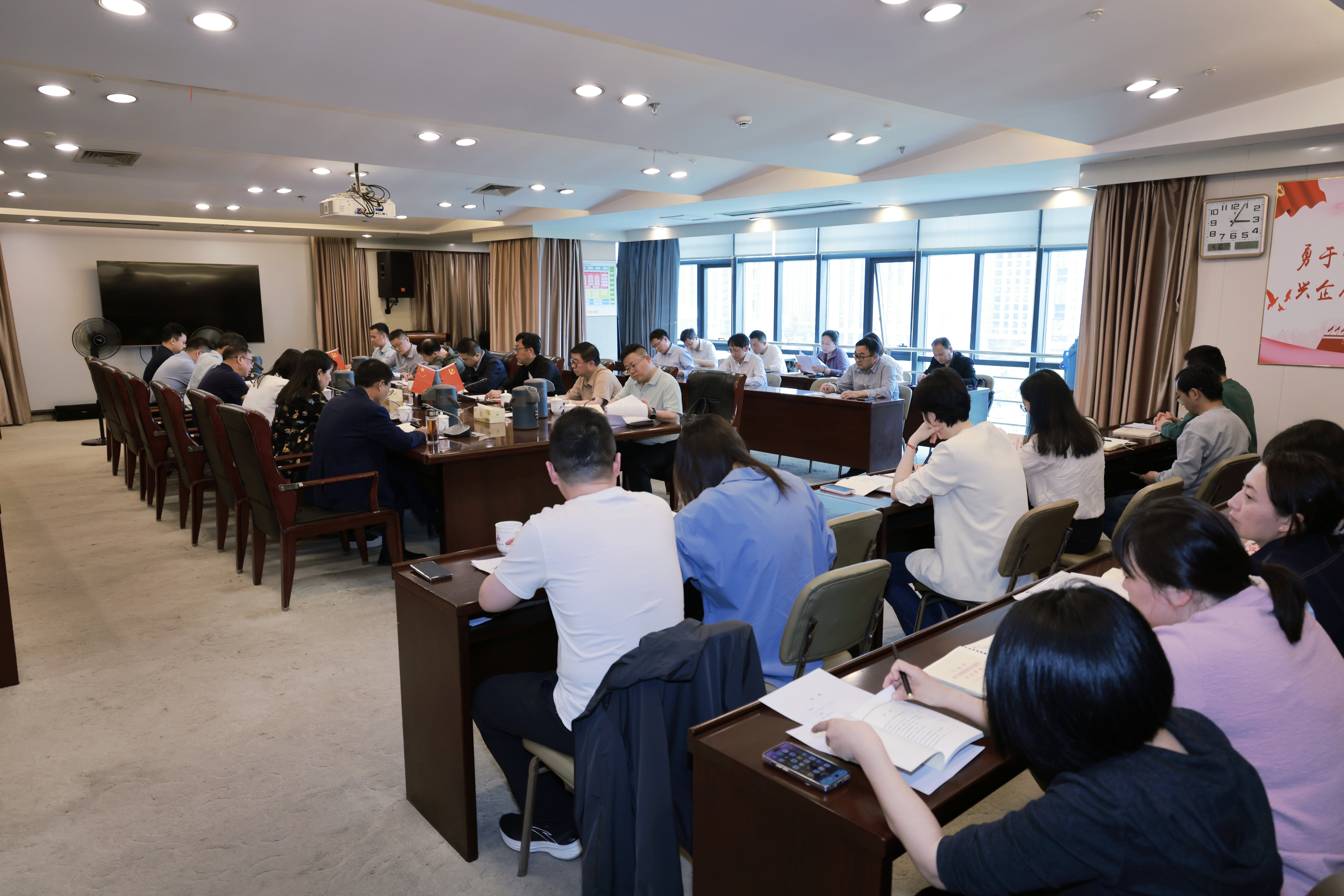 安徽新媒體集團(tuán)舉辦深入貫徹中央八項規(guī)定精神學(xué)習(xí)教育讀書班開班式
